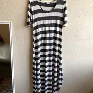 DONATED- Half sleeve stretchy striped maxi dress